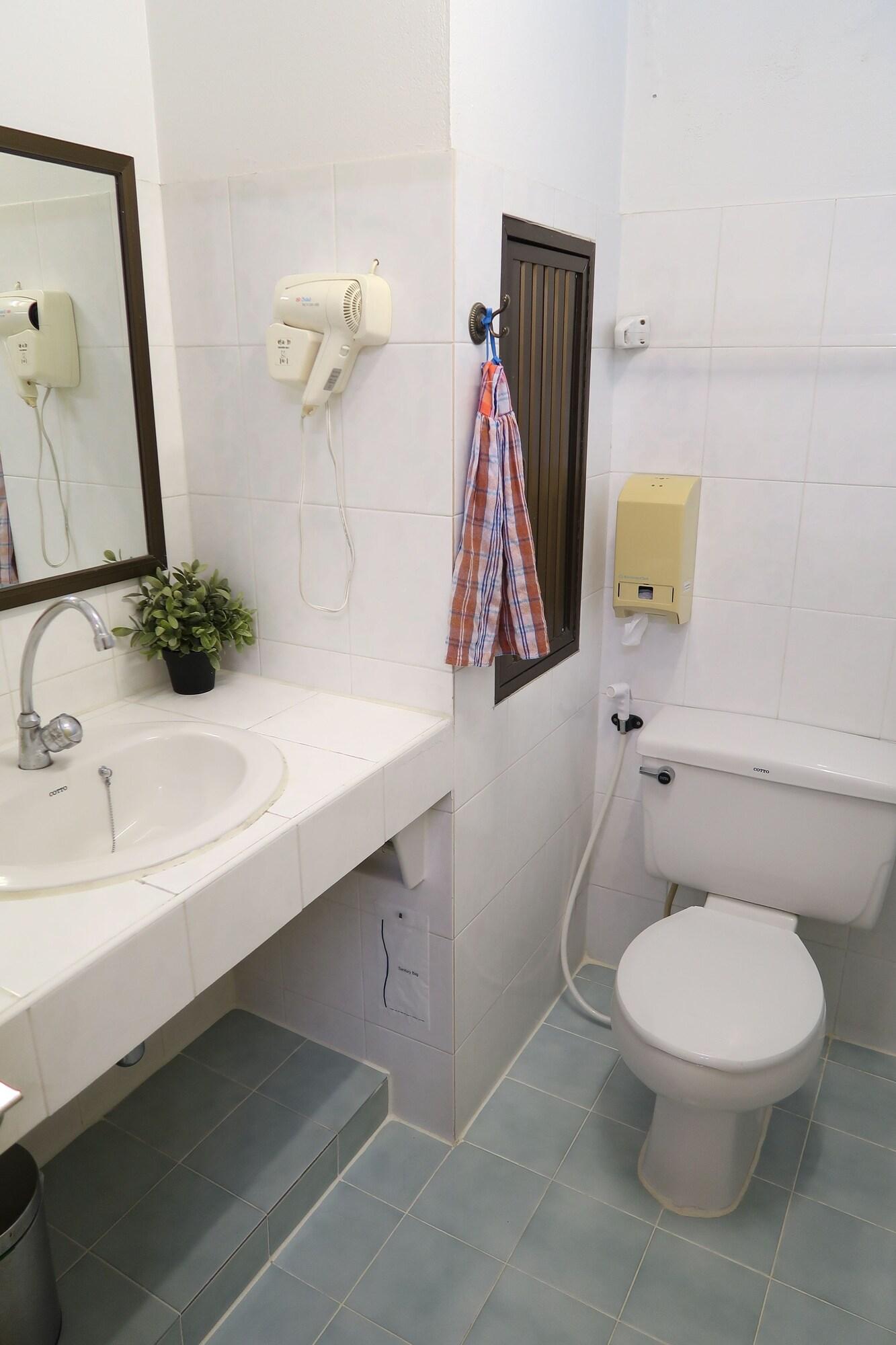 בנגקוק Phawana Sweet Hotel מראה חיצוני תמונה
